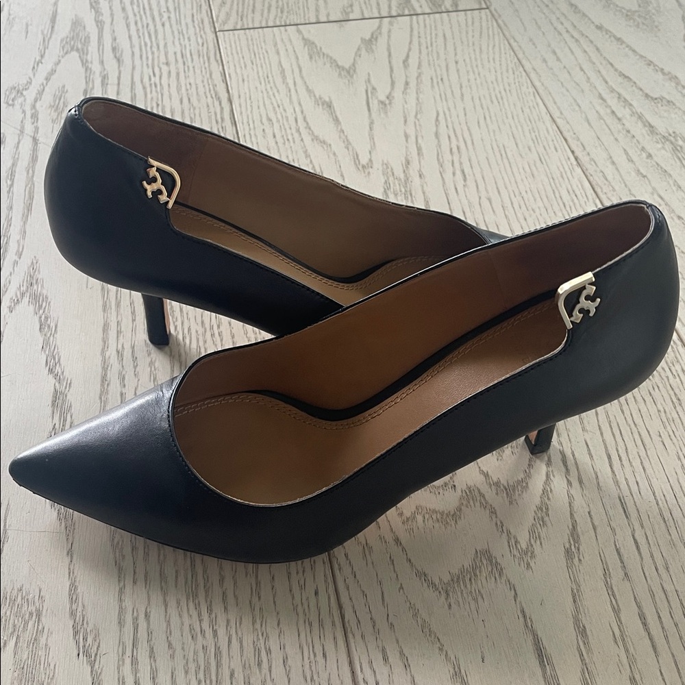 Tory Burch black leather pumps. Like new. Size 8.